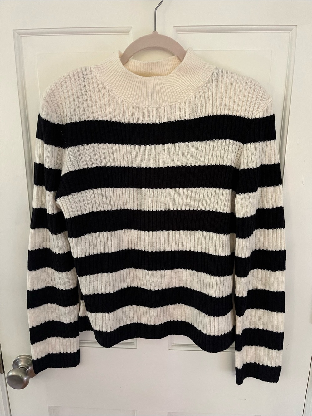 🌟 H&M Divided Black and Cream Striped Sweater Size X Large